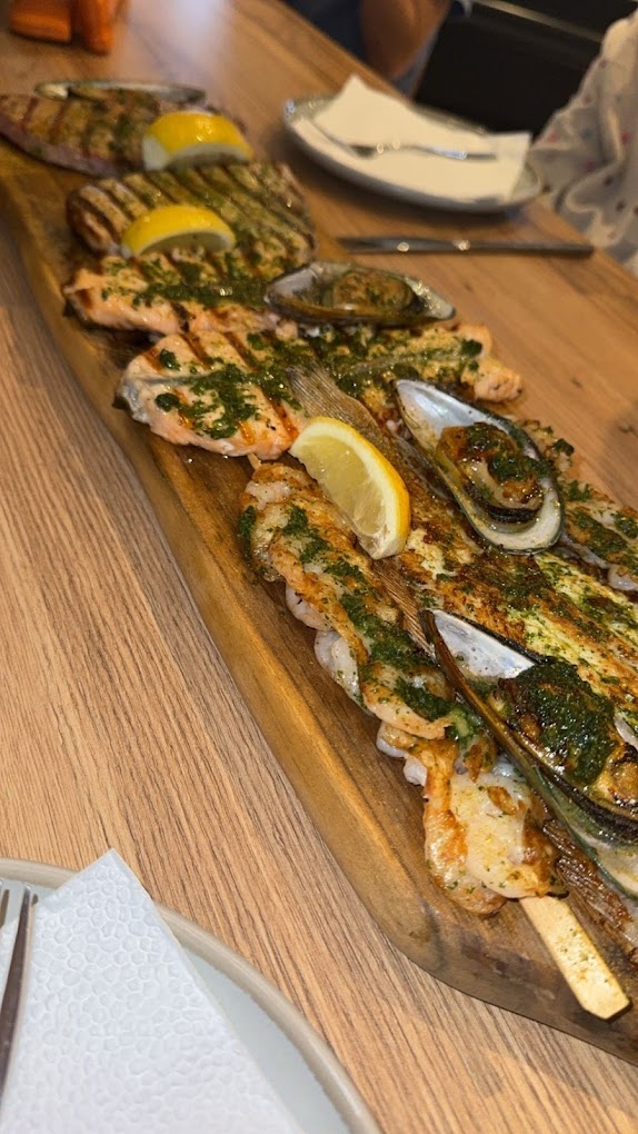 La-Mer Vis en Grill in Amersfoort gerechtenop plank, zo lekker!